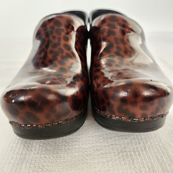 Dansko Cheetah Patent Leather Print Women’s Slip On Clogs Size 38 Nursing Shoes - Picture 4 of 14